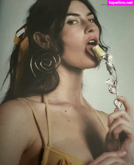 Gracie Abrams OnlyFans Thumbnail #py8Gag7j5d