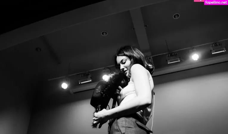 Gracie Abrams OnlyFans Thumbnail #vQValEqBLz