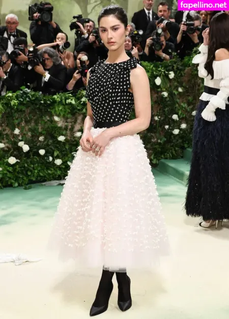 Gracie Abrams OnlyFans Thumbnail #yg4BpD6aIB