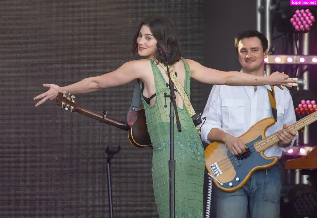 Gracie Abrams OnlyFans Thumbnail #yjCGIxkFOL