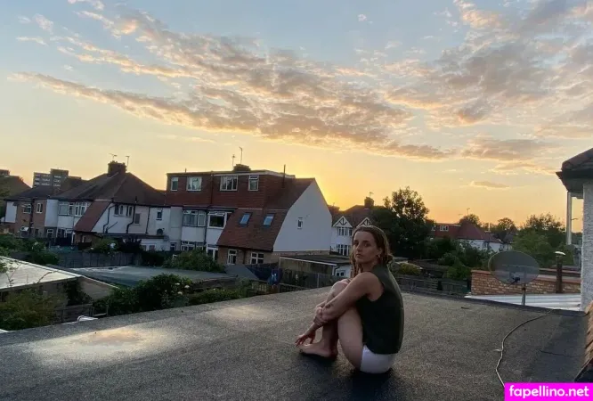 Greta Isaac OnlyFans Thumbnail #bWC8umkiGp