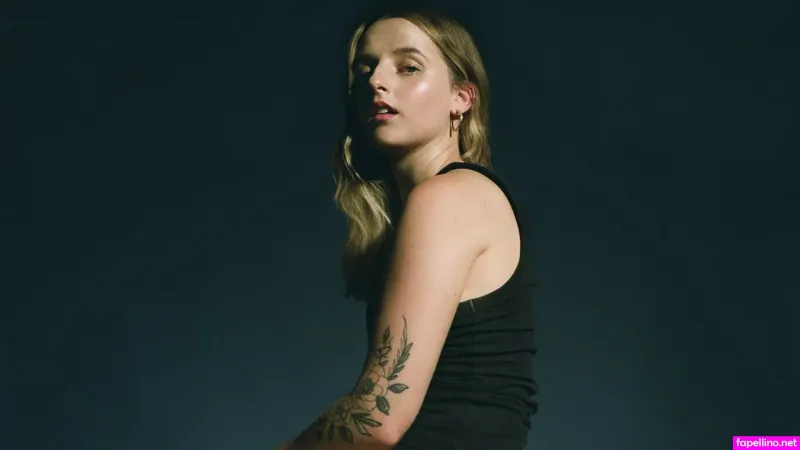 Greta Isaac OnlyFans Thumbnail #jLL7lDQHwI