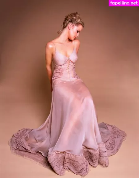 Gretchen Mol OnlyFans Thumbnail #4XdGFKa8tg