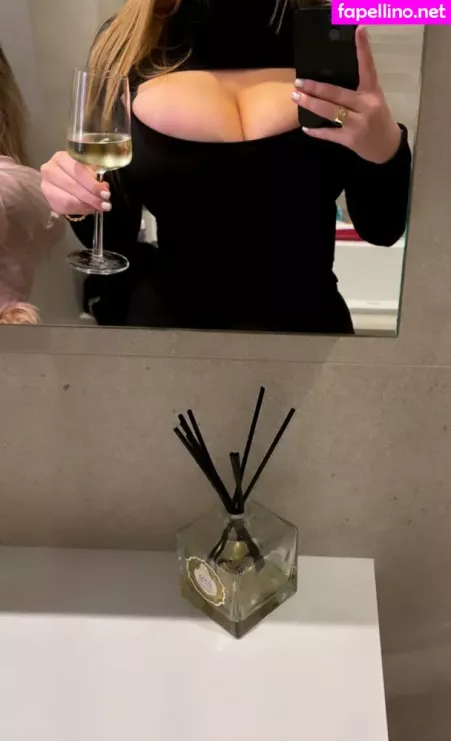 Gudrun Svava OnlyFans Thumbnail #0lHgZ9i4tp