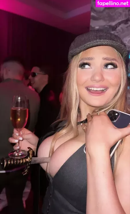 Gudrun Svava OnlyFans Thumbnail #99chBDGOzo