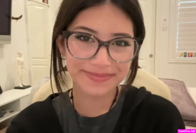 Gumoochie OnlyFans Thumbnail #g4D03UDYot