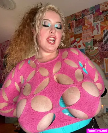 Gwenadora 2 OnlyFans Thumbnail #YORFN3VRUM