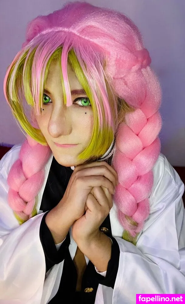 gwenmaxine_cos, gwenmaxine_trap Nude Leaked OnlyFans Photo #pXRbKNKaEu