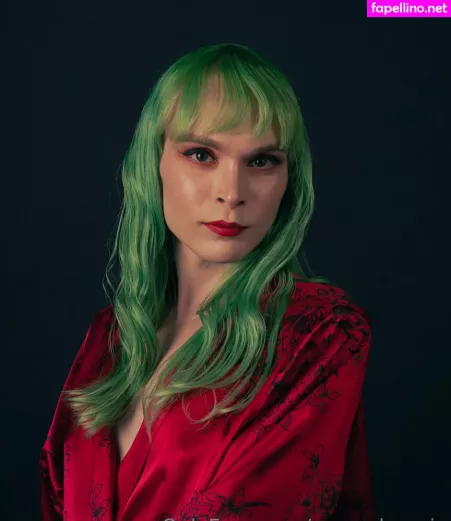 Gwenphoenix OnlyFans Thumbnail #7tcXPMsJsc