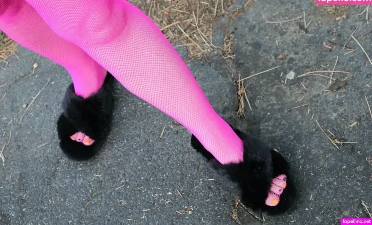 Gwyneths Feet OnlyFans Thumbnail #QjyFlmBSKy