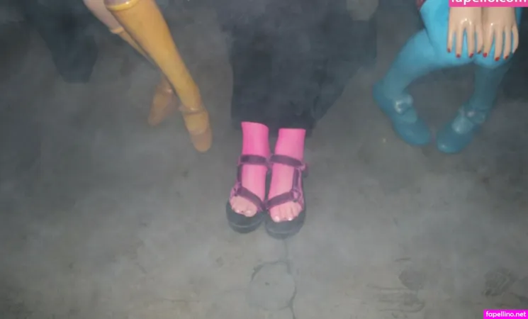 Gwyneths Feet OnlyFans Thumbnail #UjmgppLbxU