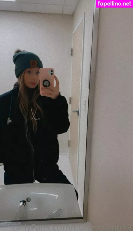 H0neyc0mb13 OnlyFans Thumbnail #b7eTOwpIJ2