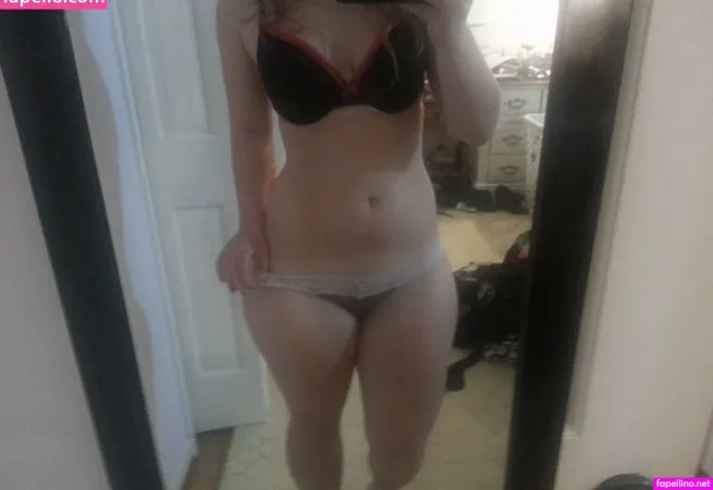 Hahawhyamidoingthis OnlyFans Thumbnail #6wvGaEaqNk