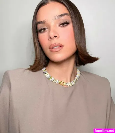 Hailee Steinfeld 1 OnlyFans Thumbnail #2jWynOysi8