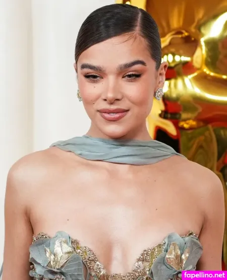 Hailee Steinfeld 1 OnlyFans Thumbnail #93bzJc1k0M