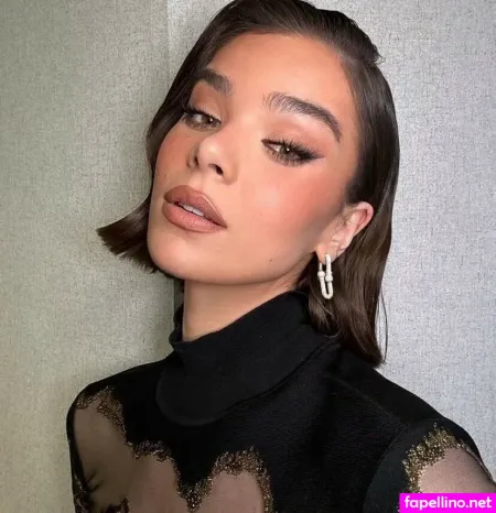 Hailee Steinfeld 1 Main Profile Photo
