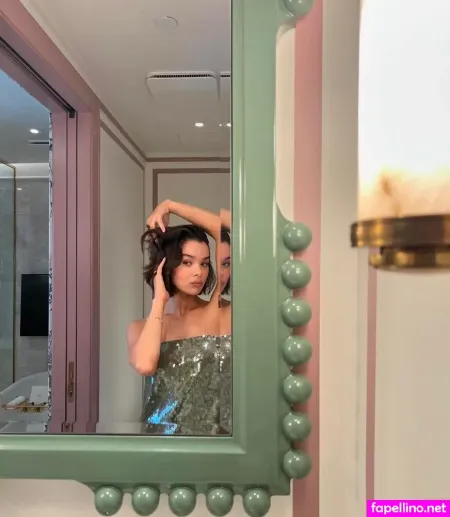 Hailee Steinfeld 1 OnlyFans Thumbnail #JQwF4SCbWC