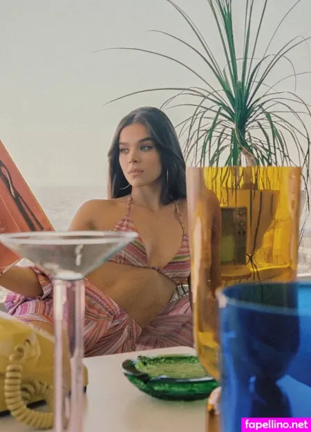 Hailee Steinfeld 1 OnlyFans Thumbnail #MzdIJ3afbw