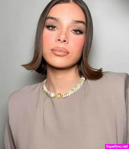 Hailee Steinfeld 1 OnlyFans Thumbnail #qYaTrTjP0V