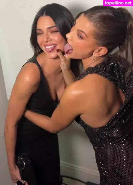 Hailey Baldwin Bieber OnlyFans Thumbnail #5gzW9O5nYg