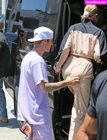 Hailey Baldwin Bieber OnlyFans Thumbnail #92v5KPPyTy