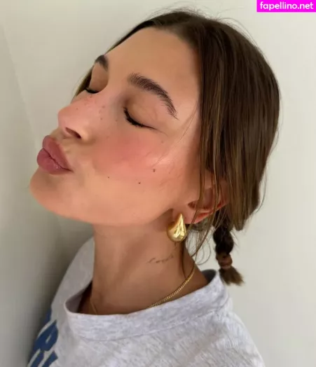 Hailey Baldwin Bieber OnlyFans Thumbnail #EOrH9Ejkks