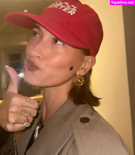 Hailey Baldwin Bieber OnlyFans Thumbnail #QFk8hkedY3