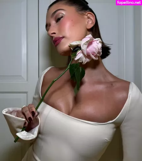 Hailey Baldwin Bieber OnlyFans Thumbnail #bTQiv0xrYw