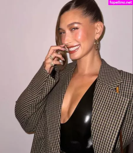 Hailey Baldwin Bieber OnlyFans Thumbnail #bVaRy0SFU8