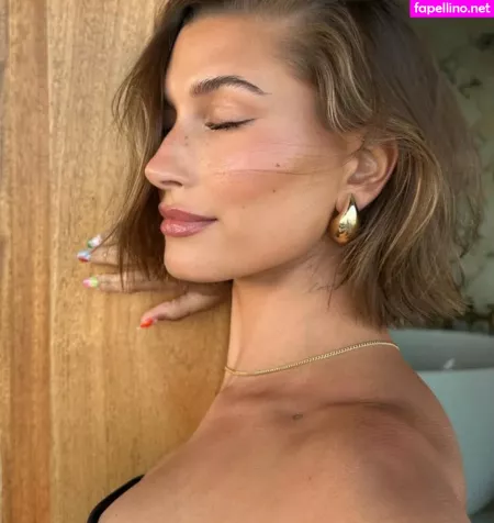 Hailey Baldwin Bieber OnlyFans Thumbnail #e2d0XZCcd2