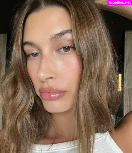 Hailey Baldwin Bieber OnlyFans Thumbnail #wZU3vzOdGK