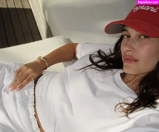 Hailey Baldwin OnlyFans Thumbnail #80UIY9l4A8