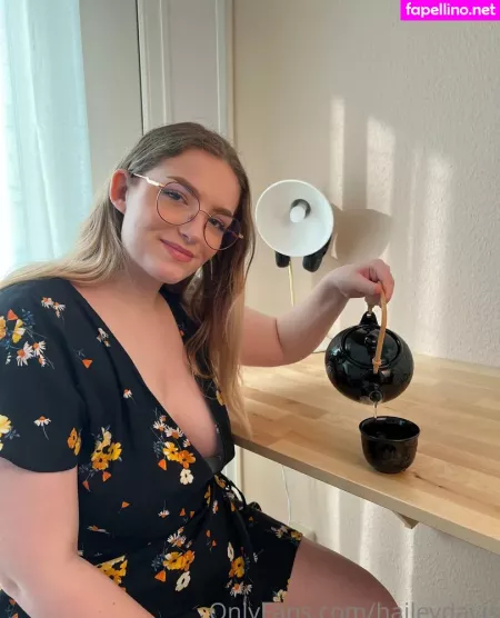 Hailey Davis OnlyFans Thumbnail #7PhINHs25A