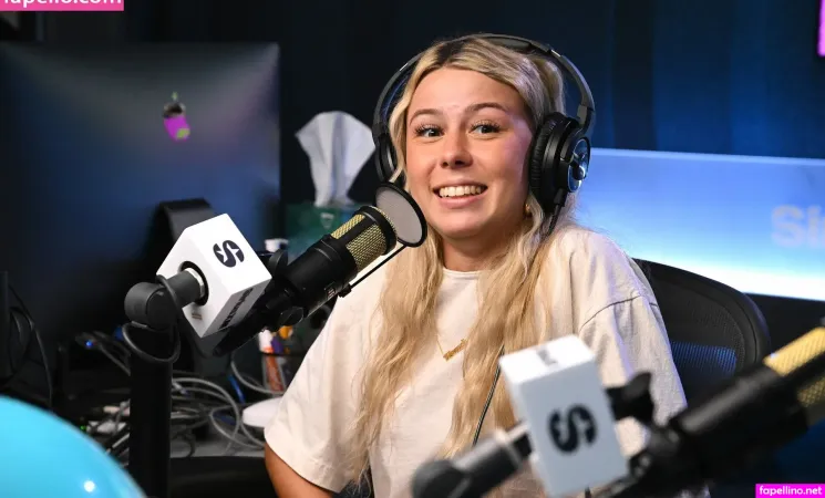 Halieywelch Main Profile Photo