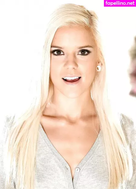 Halle Von OnlyFans Thumbnail #VjiYfxQM0g