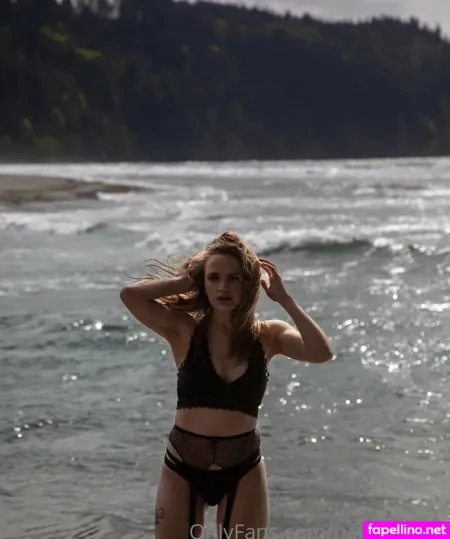 Halleheartly OnlyFans Thumbnail #u1ScUXvFKk