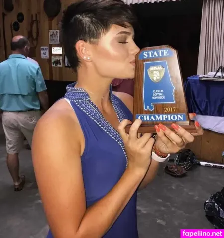 Hallie Clark OnlyFans Thumbnail #15Le9hovGd