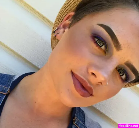 Hallie Clark OnlyFans Thumbnail #kOCjjEex7v