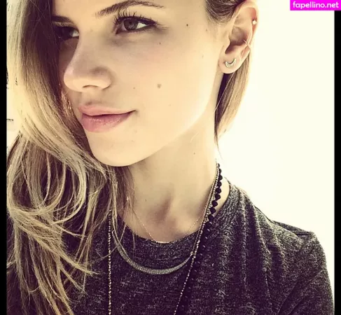Halston Sage OnlyFans Thumbnail #1Hkjl2HzDD