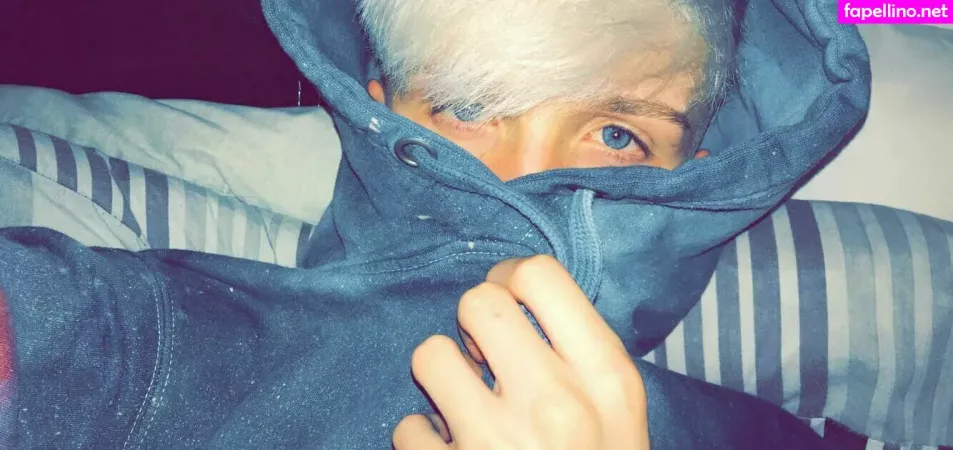 Handsometroyxxlfree OnlyFans Thumbnail #2VTW0xFxmp