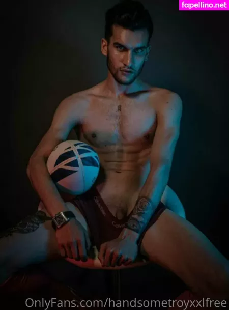 Handsometroyxxlfree OnlyFans Thumbnail #e2fEm82EAN