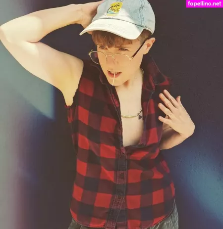 Hannah Hart OnlyFans Thumbnail #q7EmU8Clnb