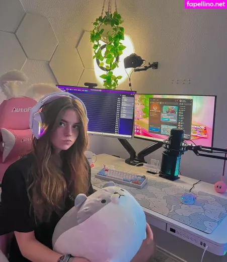 Hannah Stein OnlyFans Thumbnail #ArUcHeAouv