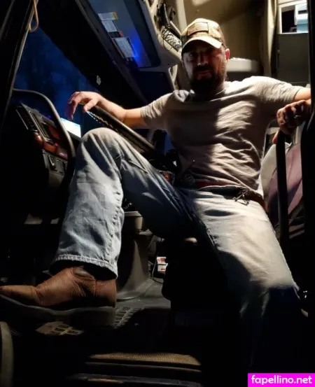 Hardworkertn OnlyFans Thumbnail #2e3zR3hlWb