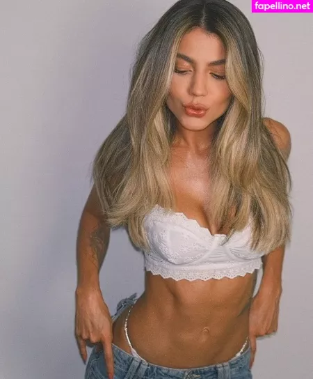Hariany Almeida OnlyFans Thumbnail #YeXEnEFuT0