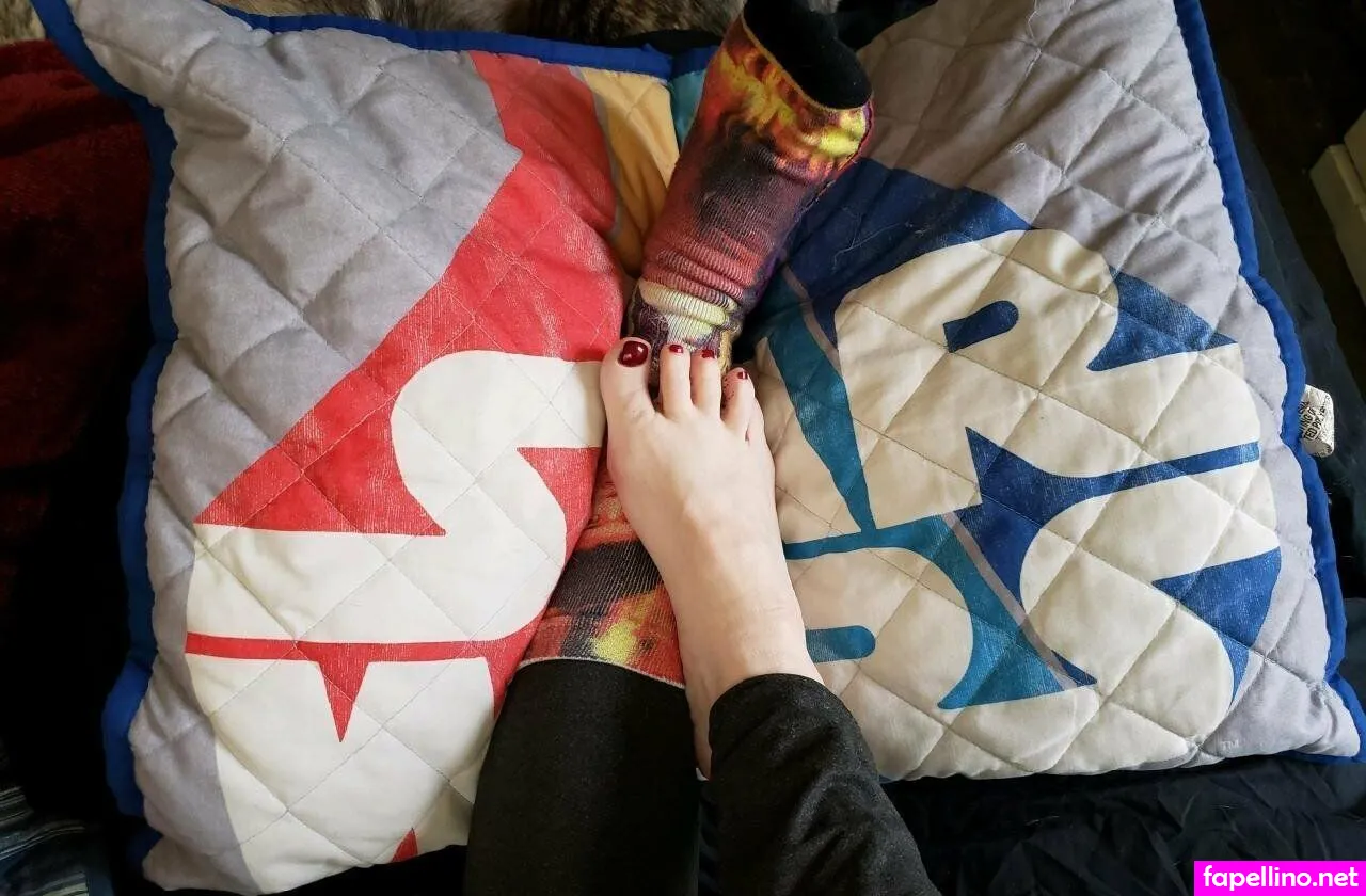 fl0werchildd, harleyandivysfeet Nude Leaked OnlyFans Photo #F9UTBJKSI3