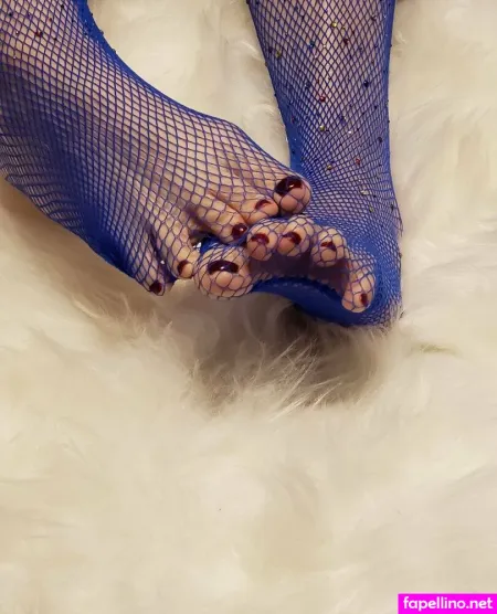 Harleyandivysfeet OnlyFans Thumbnail #FOFuIKsAC5