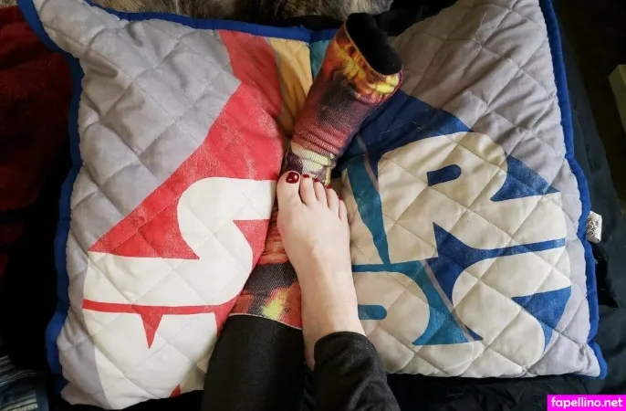 Harleyandivysfeet OnlyFans Thumbnail #LC44lP3N8B