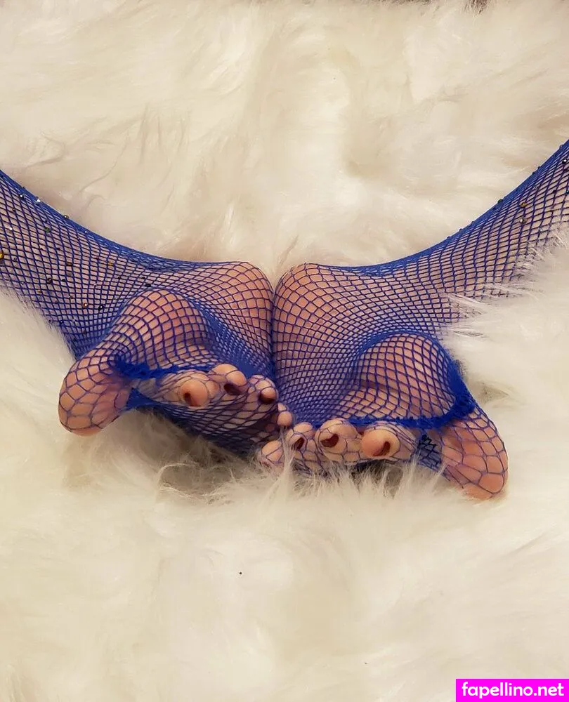 fl0werchildd, harleyandivysfeet Nude Leaked OnlyFans Photo #aYYNvZ54pp
