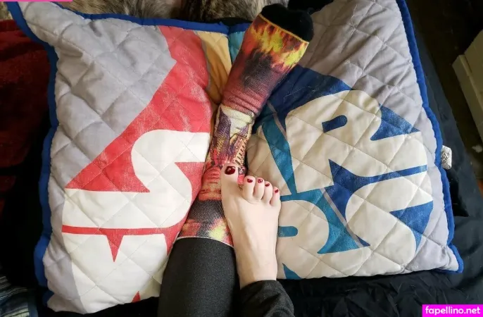 Harleyandivysfeet OnlyFans Thumbnail #cnefJn89XT